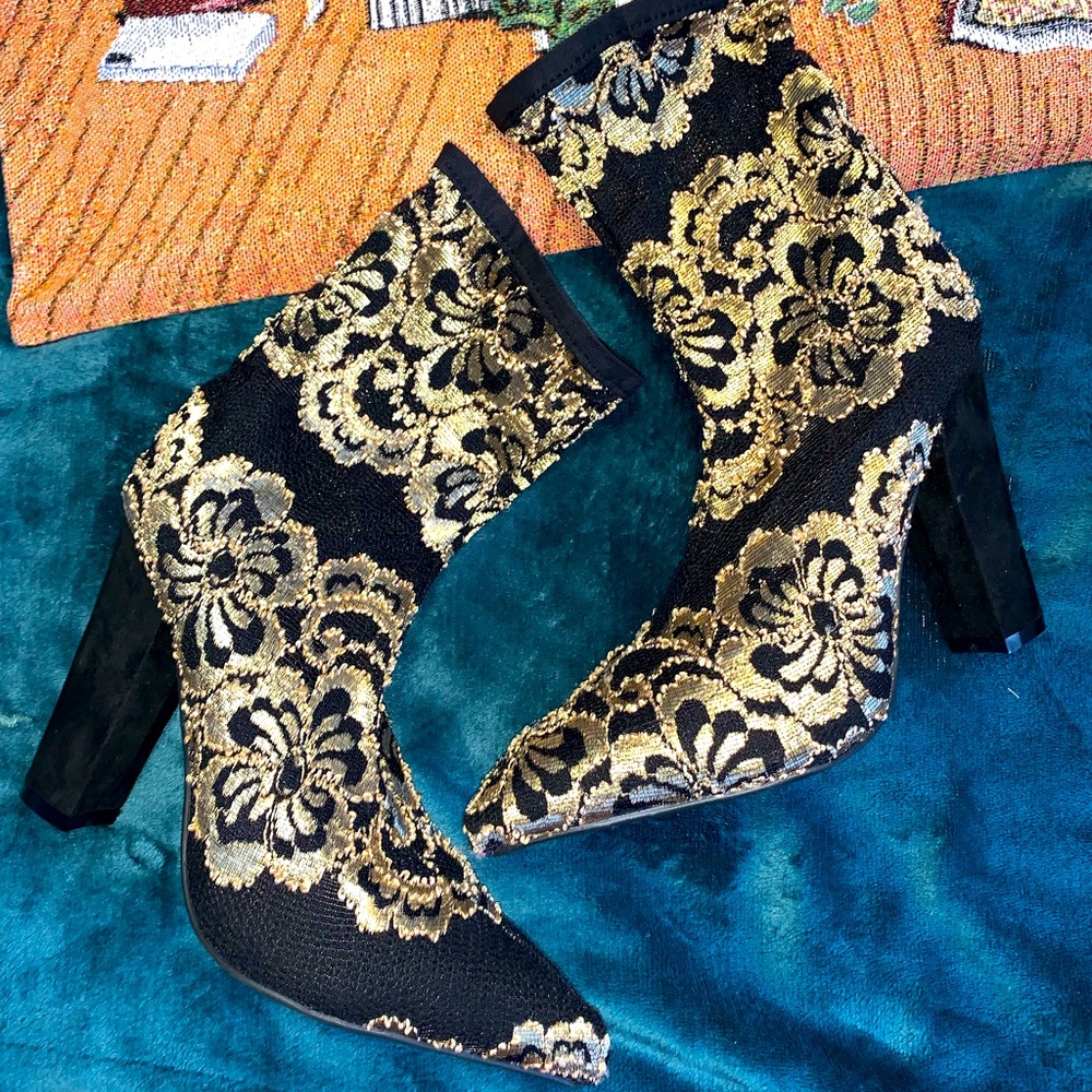 Black, size 7, never worn